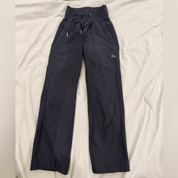 Classic Black YM girls pants straight leg - Picture 2 of 5